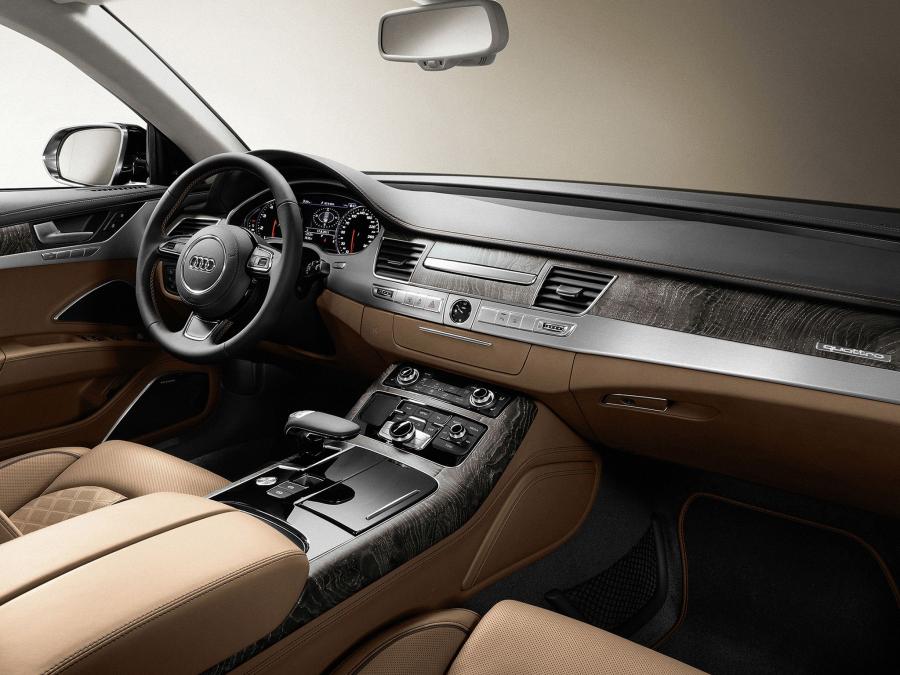Торпедо Audi A8L W12 Quattro Exclusive Concept (D4) 2011 года  (фото 2 из 2)
